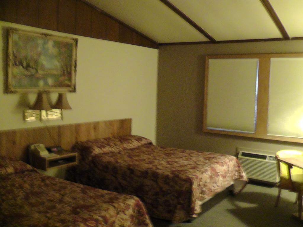 Motel 95 & Campground Hixton ภายนอก รูปภาพ