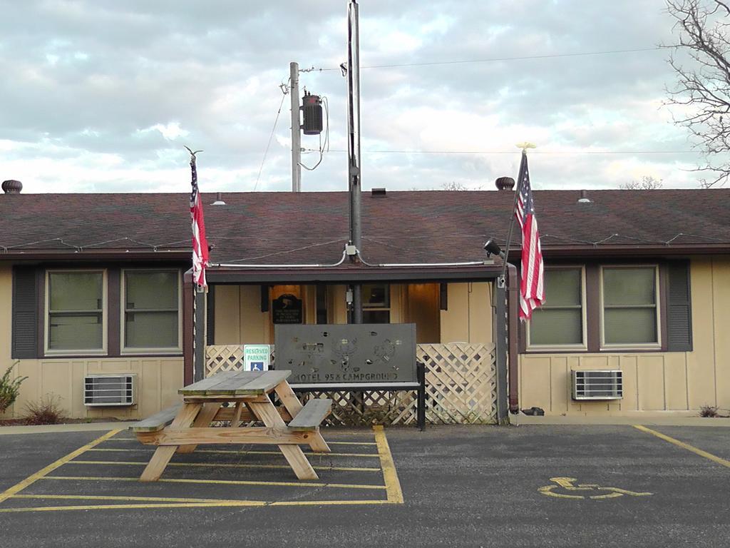 Motel 95 & Campground Hixton ภายนอก รูปภาพ