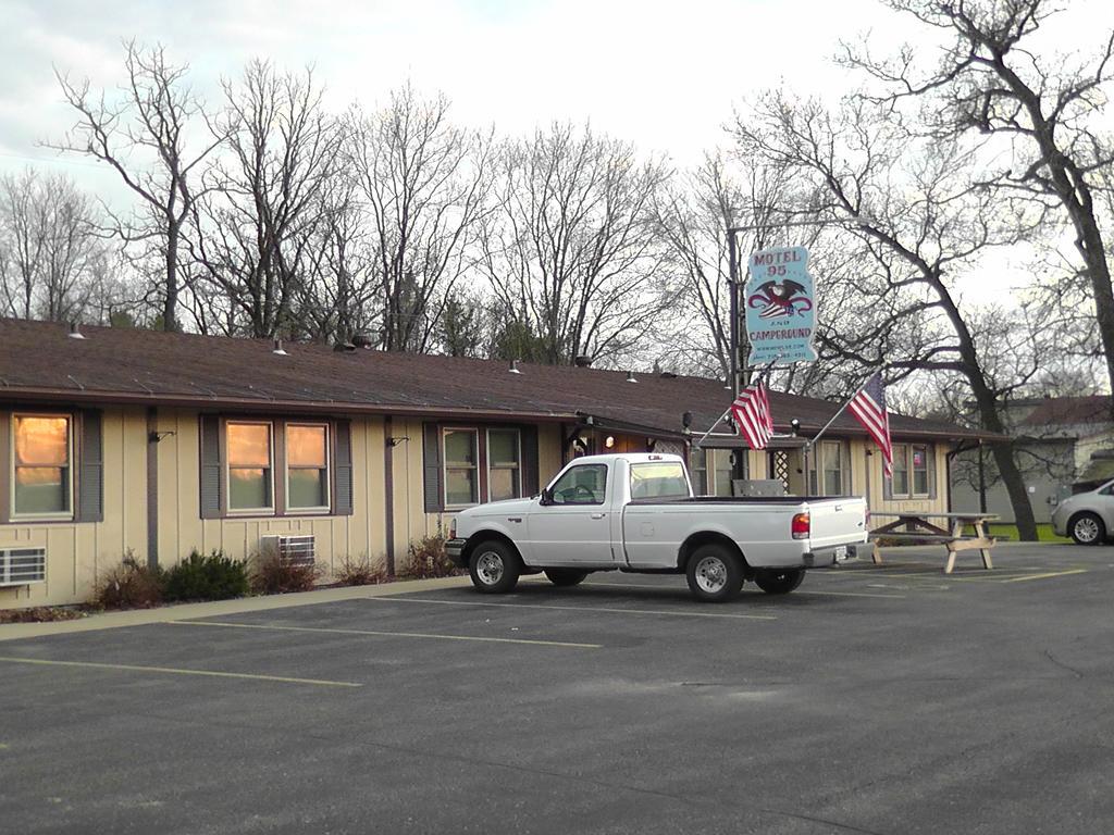 Motel 95 & Campground Hixton ภายนอก รูปภาพ